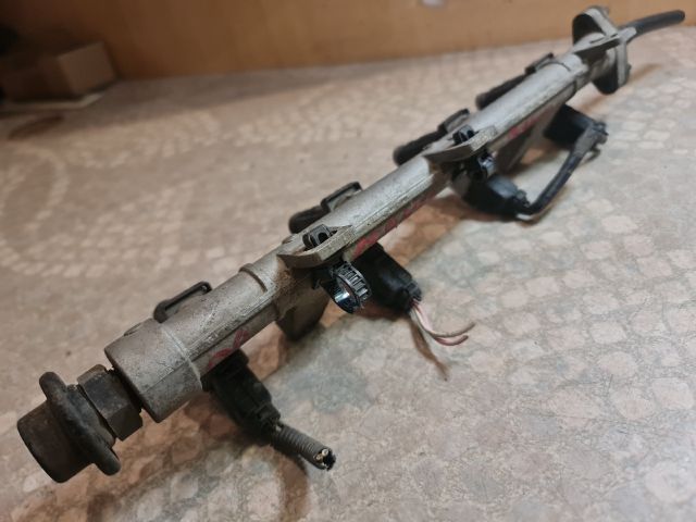 bontott KIA CERATO Porlasztó Sor / Híd