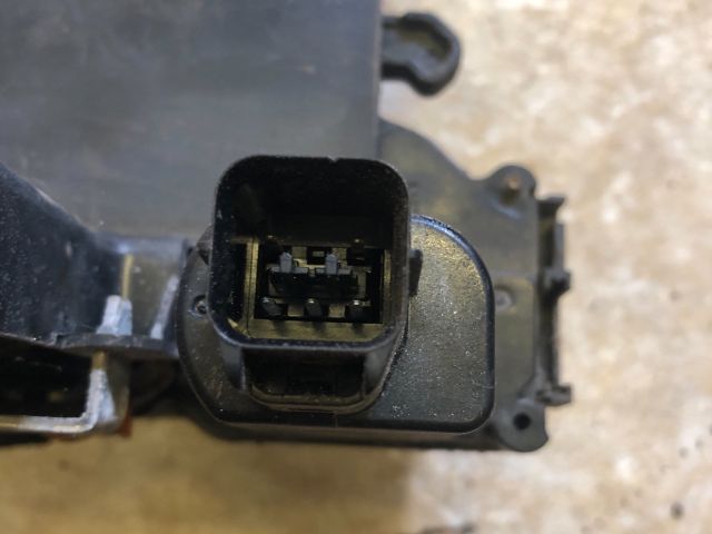 bontott KIA CERATO Bal első Ajtózár