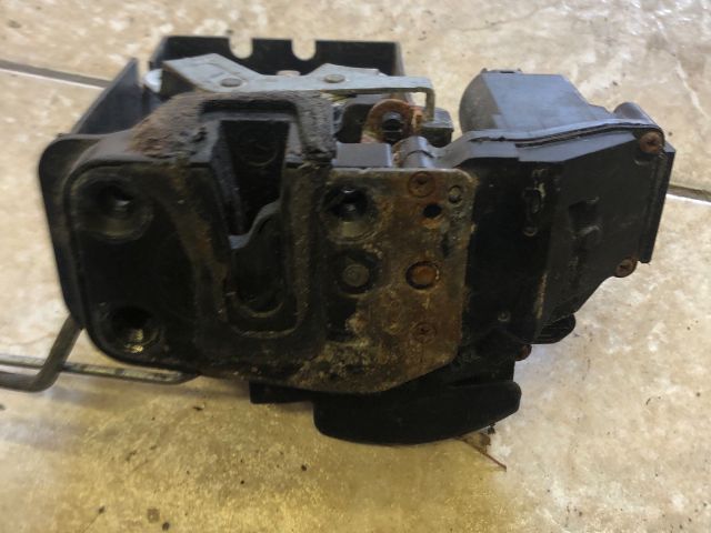 bontott KIA CERATO Bal első Ajtózár