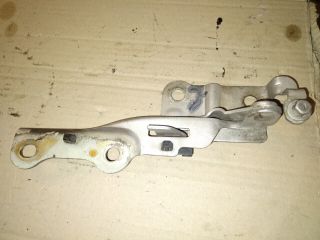 bontott KIA CERATO Motorháztető Jobb Zsanér