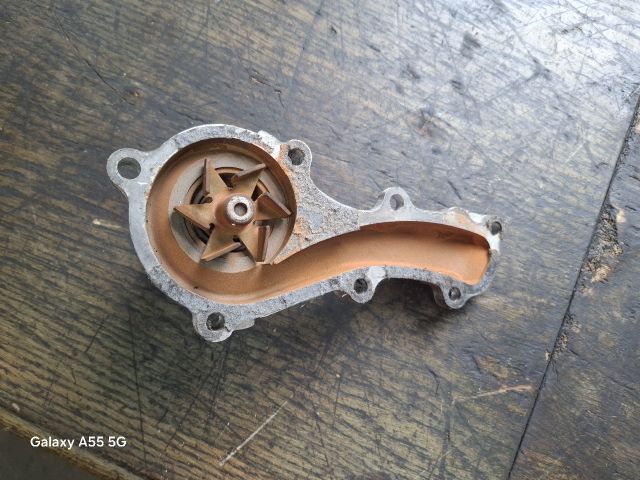 bontott KIA K2500 Vízpumpa