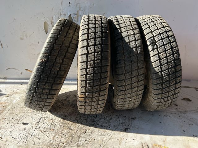 bontott KIA K2500 Acélfelni Szett Gumival