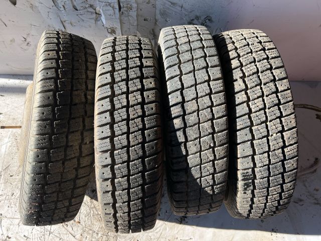 bontott KIA K2500 Acélfelni Szett Gumival