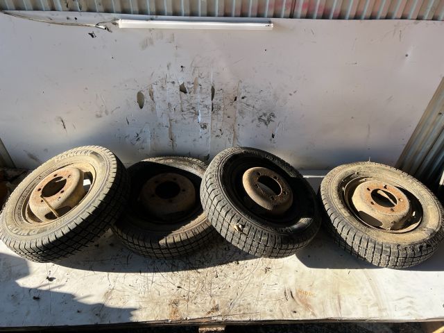 bontott KIA K2500 Acélfelni Szett Gumival