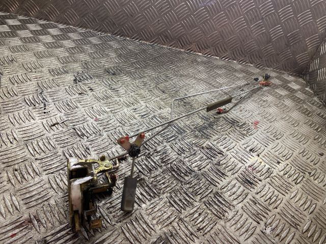 bontott KIA K2500 Bal Csomagtérajtó Zárszerkezet