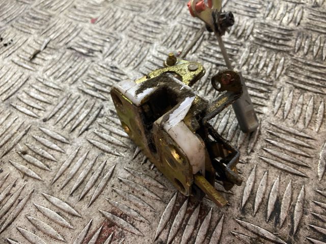 bontott KIA K2500 Bal Csomagtérajtó Zárszerkezet