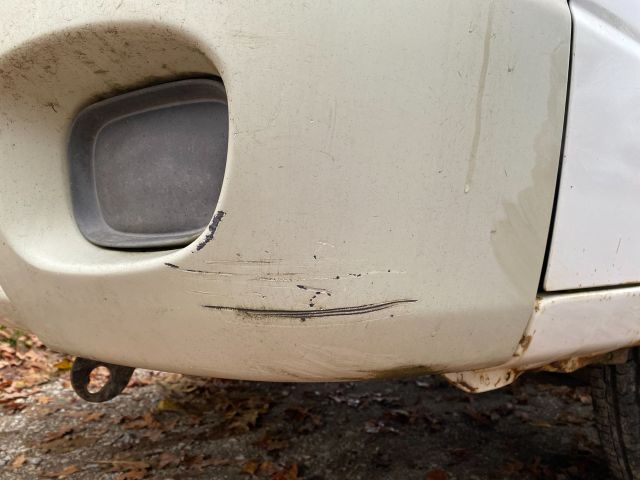 bontott KIA K2500 Első Lökhárító (Részeivel)