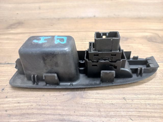 bontott KIA MAGENTIS Jobb hátsó Ablakemelő Kapcsoló