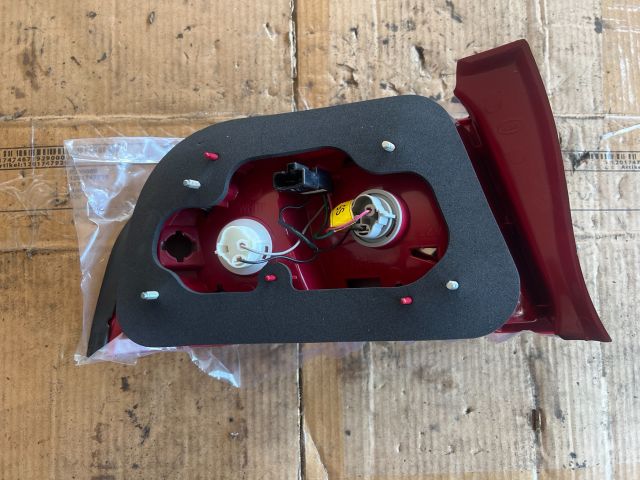 bontott KIA MAGENTIS Jobb Hátsó Lámpa