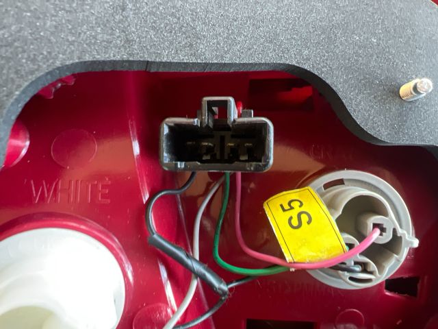 bontott KIA MAGENTIS Jobb Hátsó Lámpa