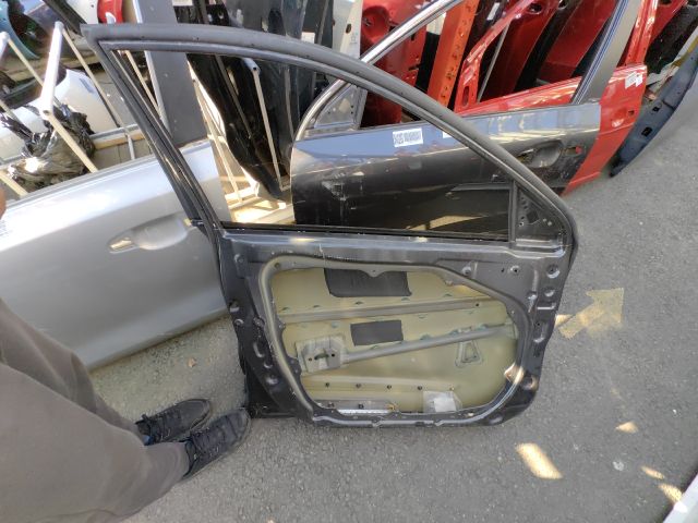 bontott KIA NIRO Bal első Ajtó (Üres lemez)