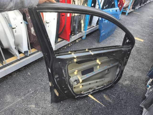 bontott KIA NIRO Bal első Ajtó (Üres lemez)