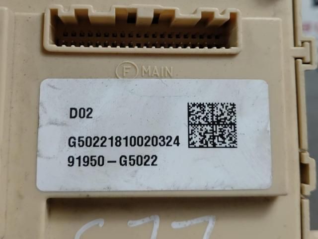 bontott KIA NIRO Biztosítéktábla Csomagtér