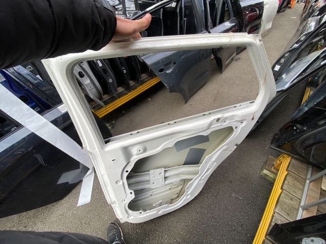 bontott KIA NIRO Jobb hátsó Ajtó (Üres lemez)