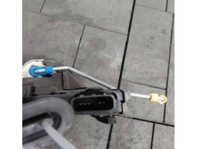 bontott KIA NIRO Jobb hátsó Ajtózár