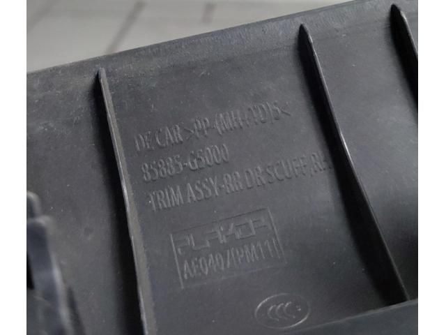 bontott KIA NIRO Jobb hátsó Belső Küszöb Burkolat