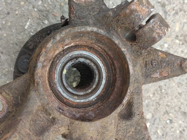 bontott KIA PICANTO Bal első Csonkállvány Kerékaggyal