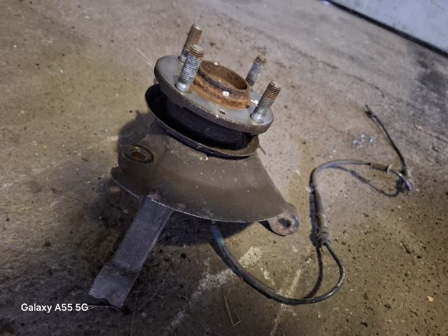 bontott KIA PICANTO Jobb első Csonkállvány Kerékaggyal