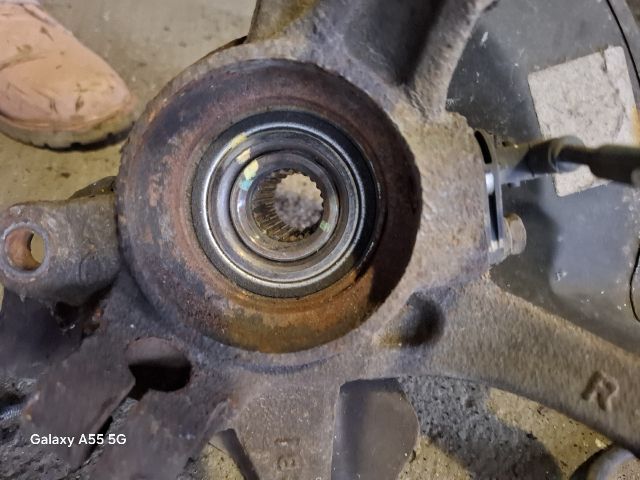 bontott KIA PICANTO Jobb első Csonkállvány Kerékaggyal