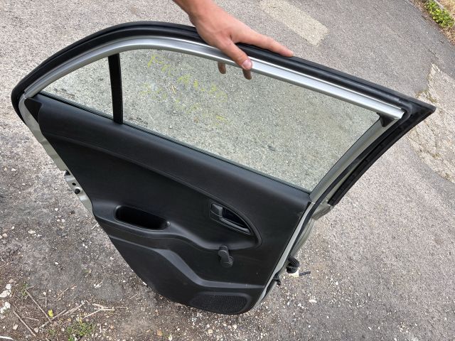 bontott KIA PICANTO Bal hátsó Ajtó (Részeivel)