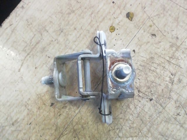 bontott KIA PICANTO Csomagtérajtó Zsanér