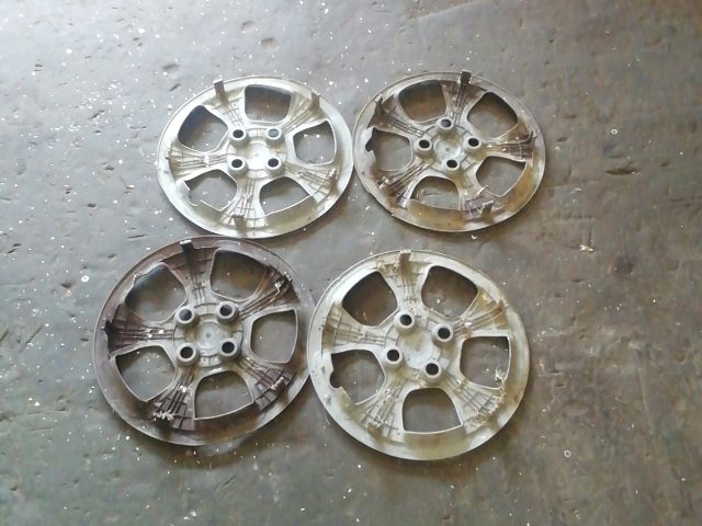 bontott KIA PICANTO Dísztárcsa Szett