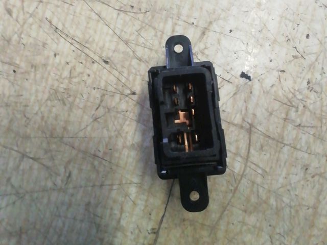 bontott KIA PICANTO Jobb első Ablakemelő Kapcsoló