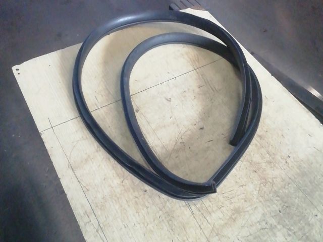 bontott KIA PICANTO Jobb első Gumikéder