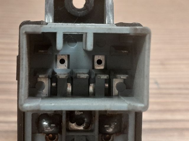 bontott KIA PICANTO Jobb hátsó Ablakemelő Kapcsoló