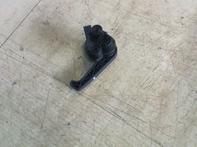 bontott KIA PICANTO Motorháztető Nyitó Kar / Gomb