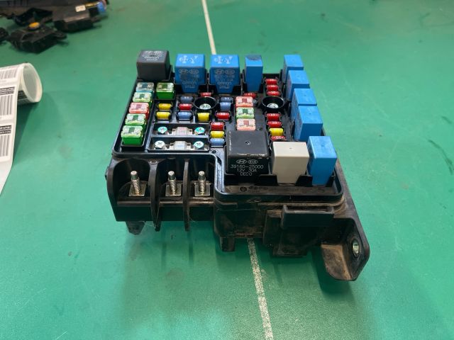 bontott KIA PRO Biztosítéktábla Motortér