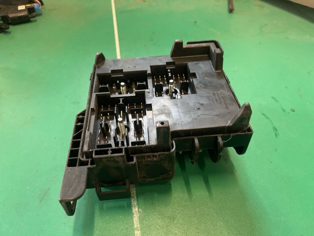 bontott KIA PRO Biztosítéktábla Motortér