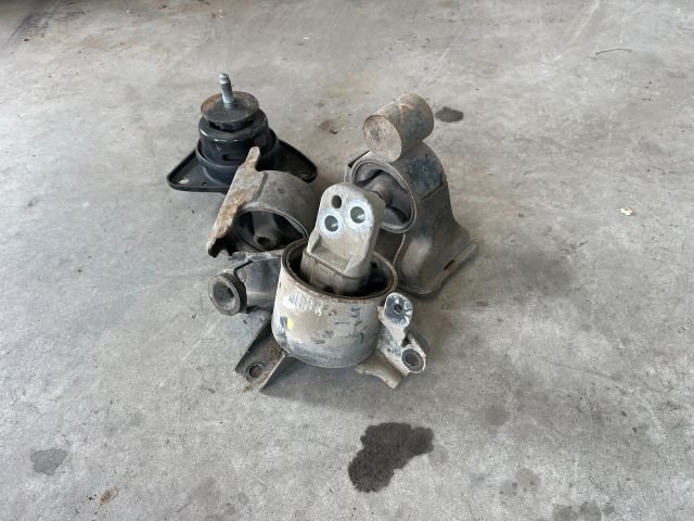 bontott KIA PRO Motor Tartó Bak (Pozíciófüggetlen)