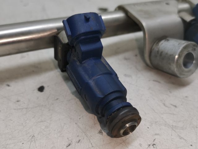 bontott KIA PRO Porlasztó Sor / Híd