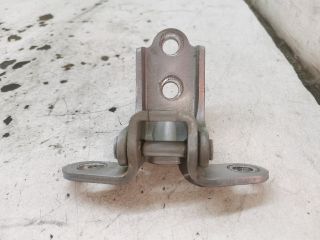 bontott KIA PRO Jobb első Alsó Zsanér