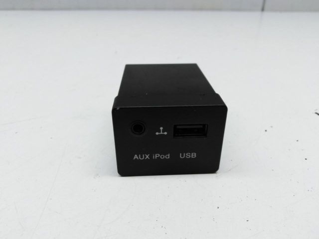 bontott KIA PRO USB Aljzat