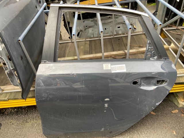 bontott KIA PROCEED Bal hátsó Ajtó (Üres lemez)