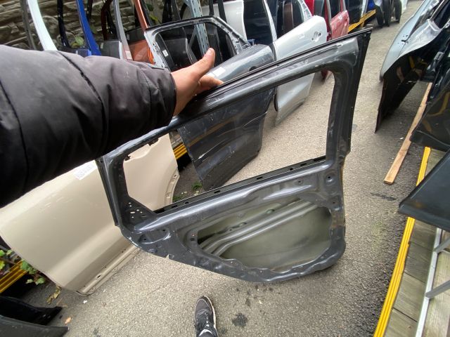 bontott KIA PROCEED Bal hátsó Ajtó (Üres lemez)