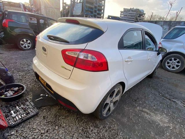 bontott KIA RIO Motor (Fűzött blokk hengerfejjel)