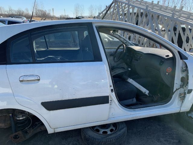 bontott KIA RIO Jobb hátsó Féknyereg Munkahengerrel