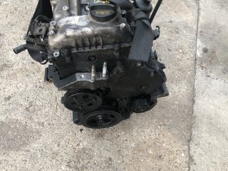 bontott KIA RIO Motor (Fűzött blokk hengerfejjel)