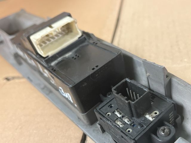 bontott KIA RIO Ablakemelő és Tükör Kapcsoló