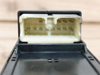 bontott KIA RIO Ablakemelő Kapcsoló Négyes / Kettes