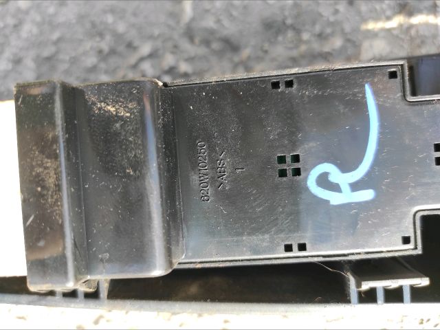 bontott KIA RIO Ablakemelő Kapcsoló Négyes / Kettes