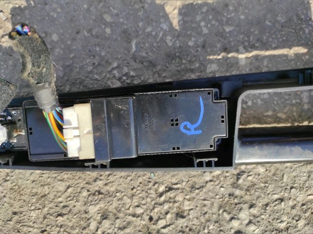 bontott KIA RIO Ablakemelő Kapcsoló Négyes / Kettes