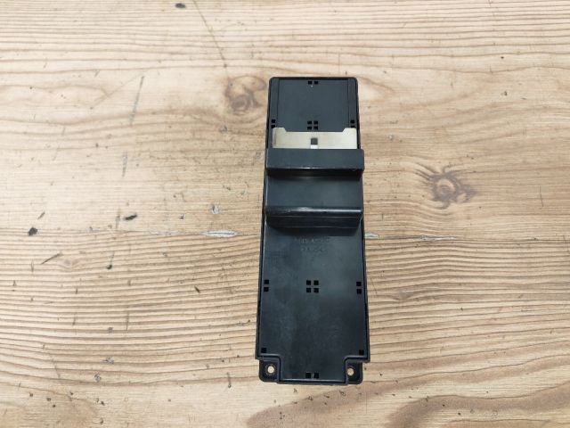 bontott KIA RIO Ablakemelő Kapcsoló Négyes / Kettes