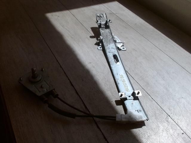 bontott KIA RIO Bal első Ablakemelő Szerkezet (Mechanikus)