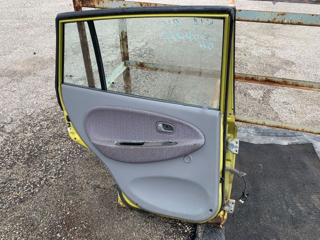 bontott KIA RIO Bal hátsó Ajtó (Részeivel)