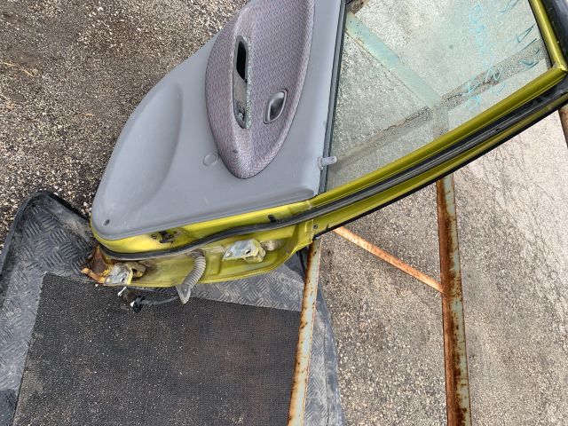 bontott KIA RIO Bal hátsó Ajtó (Részeivel)