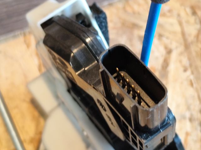 bontott KIA RIO Bal hátsó Ajtózár